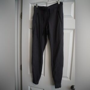 ALO Yoga Dark Gray sweatpants